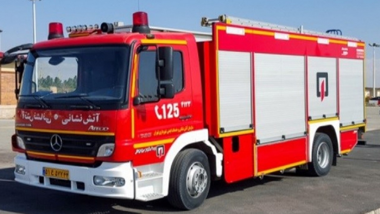 نجات ۱۳ نفر با تلاش آتش نشانان اهوازی