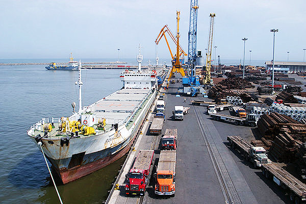 واردات و صادرات بیش از ۲ میلیون و ۵۰۰ هزارتُن کالا در بندر امیرآباد