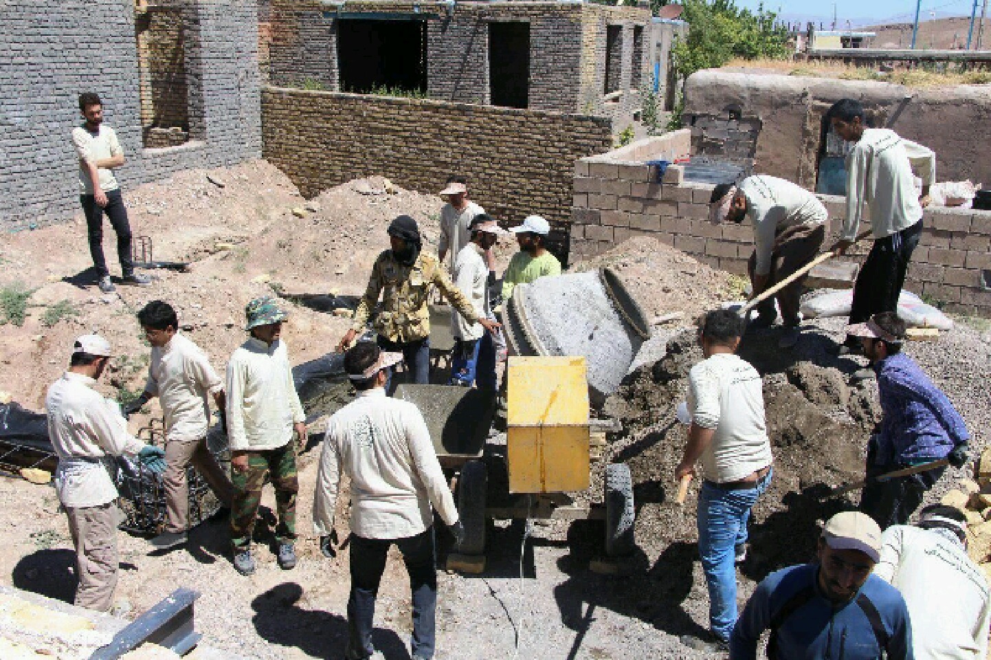 خدمت رسانی دانشجویان بسیجی به محرومان تایباد 