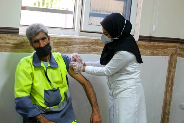 واکسیناسیون ۳۵۹ نفر از پاکبانان بندرعباس
