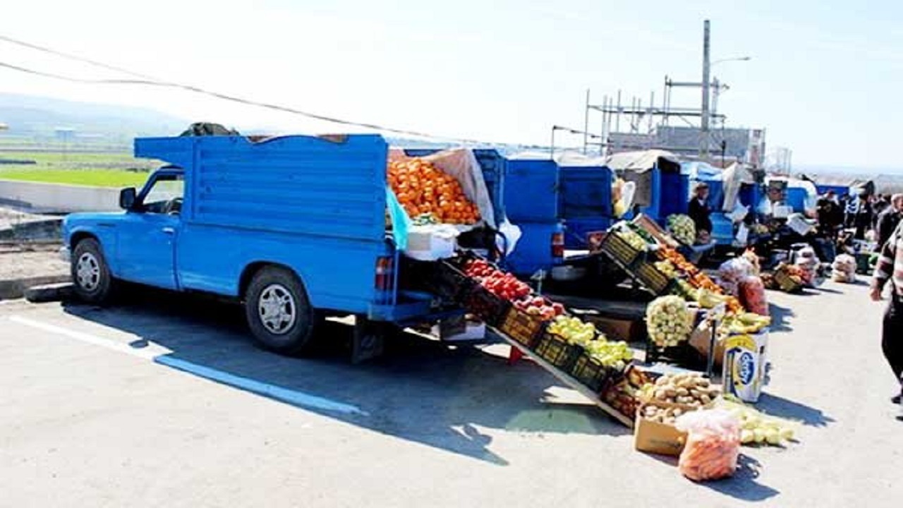 ساماندهی وانت بار‌های میوه فروش در منطقه دو شهر قزوین