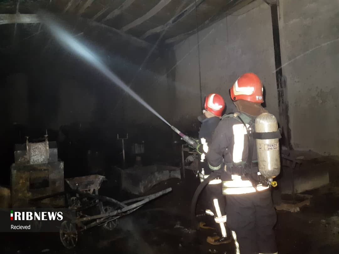 آتش سوزی گسترده در کارگاه لوله‌های پلی اتیلن