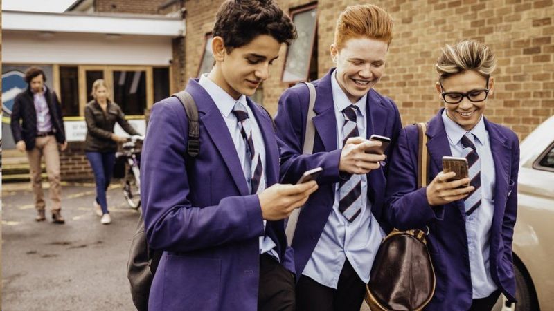 وزیر آموزش و پرورش انگلیس خواستار ممنوعیت تلفن همراه