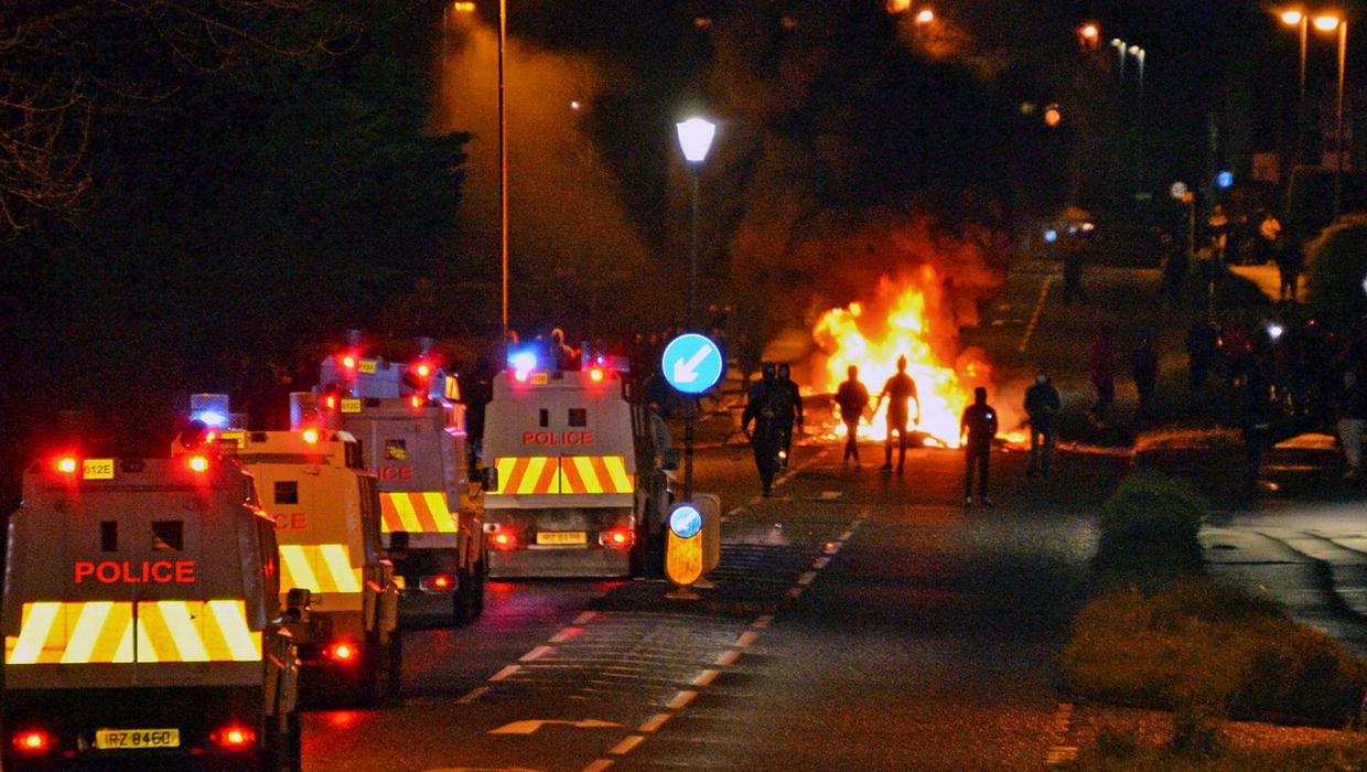 ادامه ناآرامی‌های خشونت بار در ایرلند شمالی