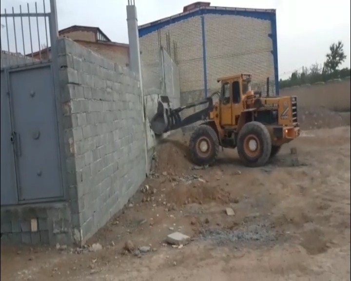 تخریب شش مورد ساخت و ساز غیر مجاز در زمین‌های زراعی و باغهای شهرستان خمینی شهر