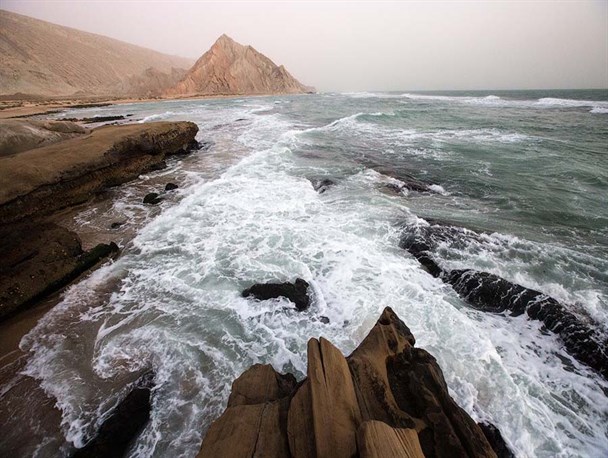 خلیج فارس مواج است، دل به دریا نزنید