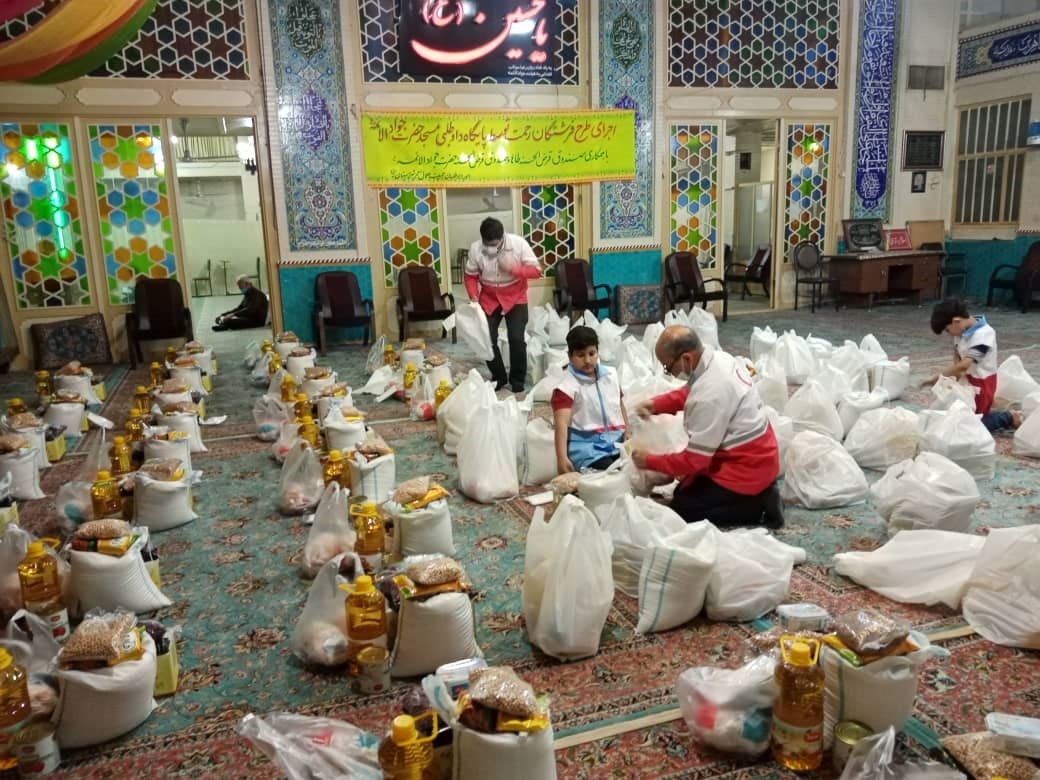 توزیع ۷۰ بسته غذایی در قالب طرح فرشتگان رحمت در یزد