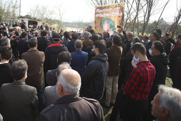 گلایه شهردار یاسوج از تجمع مردم و اصرار برای ورود به آرامستانها