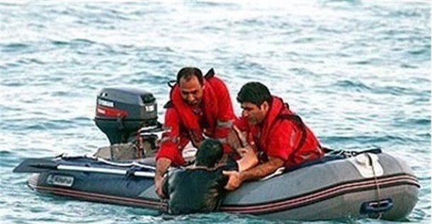نجات جان ۸ صیاد گرفتار در آبهای جزیره قشم