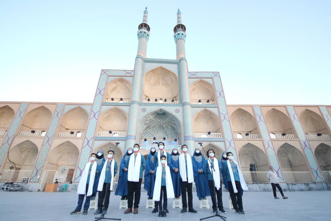 اجرای خیابانی سرود‌های نوروزی در شهر تاریخی یزد +البوم تصاویر