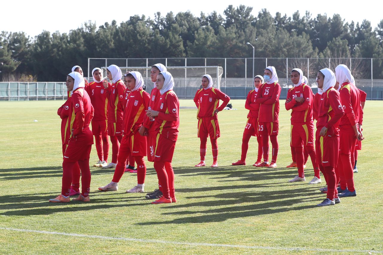 دختران فوتبال خوزستان در آستانه اعزام به مسابقات آسیایی