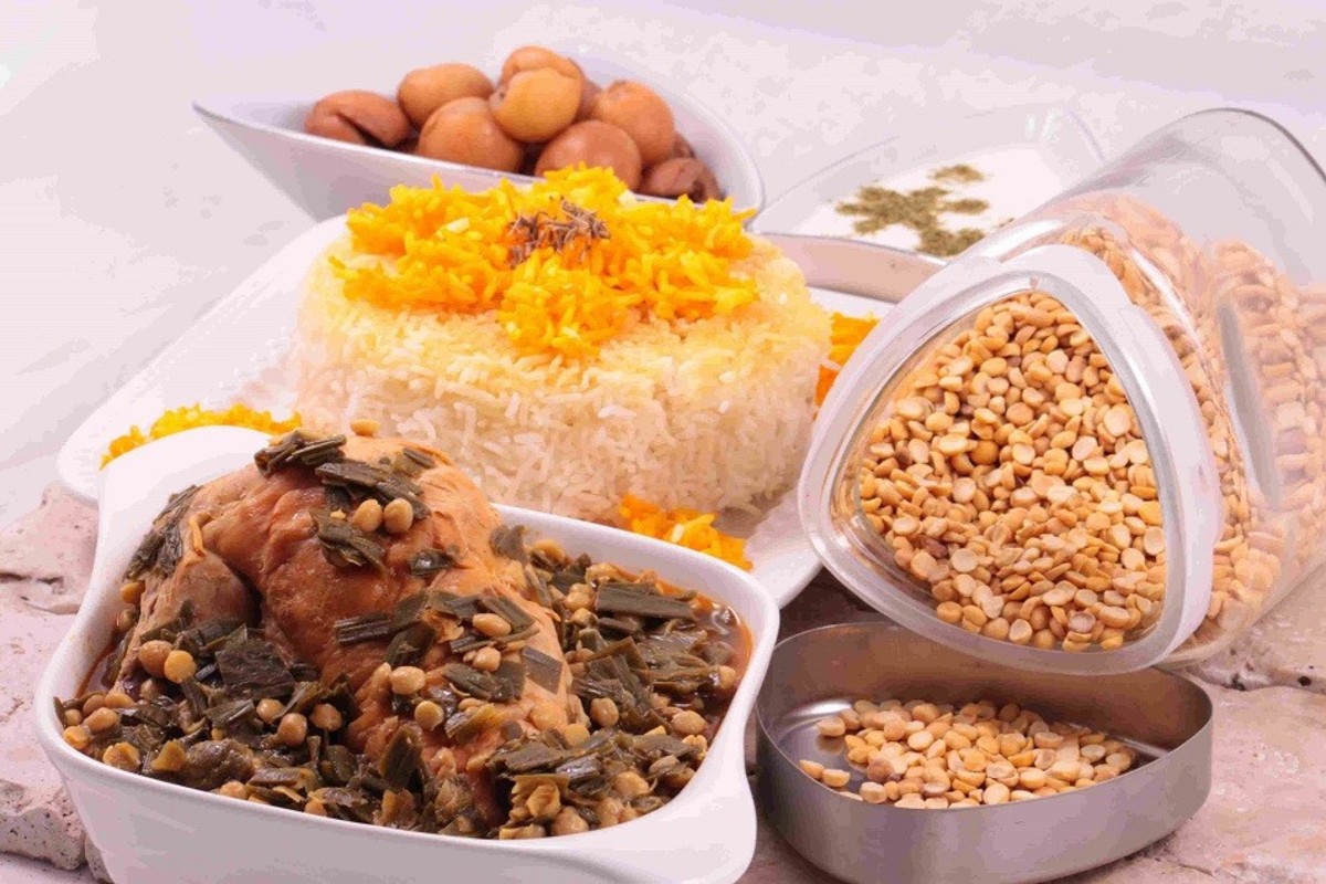 خورش سیر قلیه اصیل گیلانی چگونه تهیه می‌شود؟