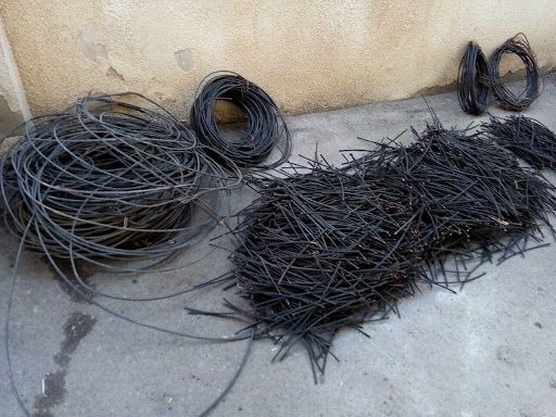 دستگیری متهم به ۲۱ فقره سرقت سیم و کابل برق و مخابرات در نیشابور