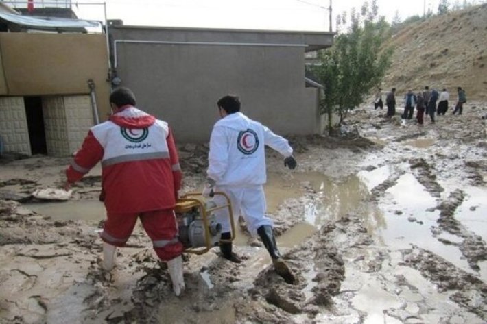 کمک‌های هلال احمر شهرستان خنج به سیل زدگان