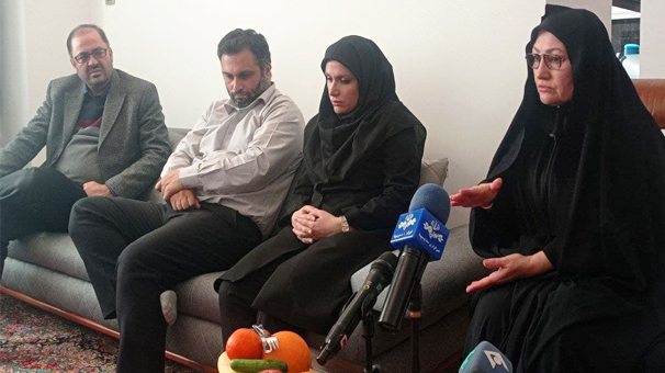 دیدار مدیر روابط عمومی رسانه ملی با خانواده شهید علیمحمدی