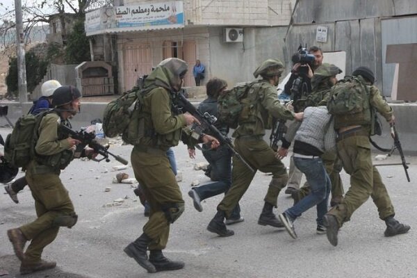 حمله اشغالگران صهیونیست به فلسطینیان در کرانه باختری