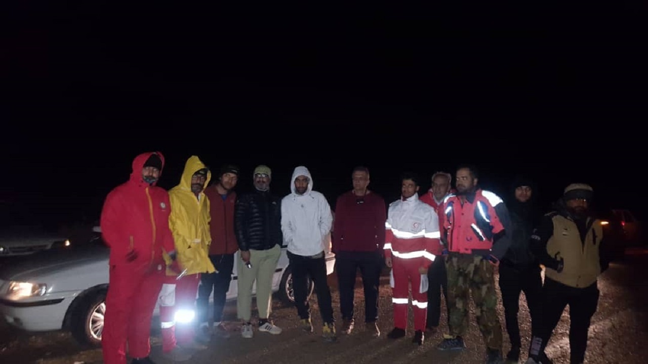 نجات ۹ کوهنورد گمشده در کوه قلعه دشتستان