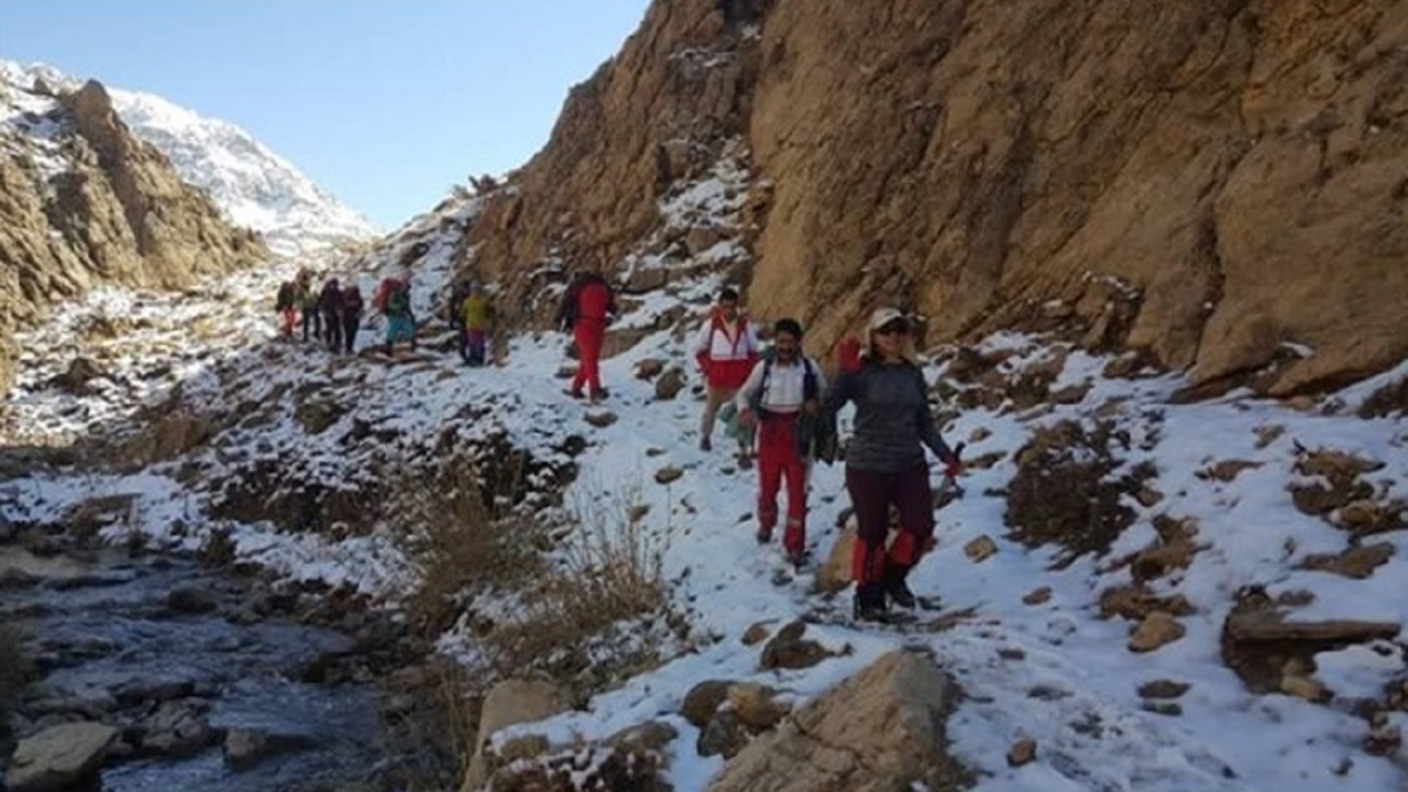 نجات طبیعت‌گردهای گرفتار در ارتفاعات سبزکوه پس از 12 ساعت