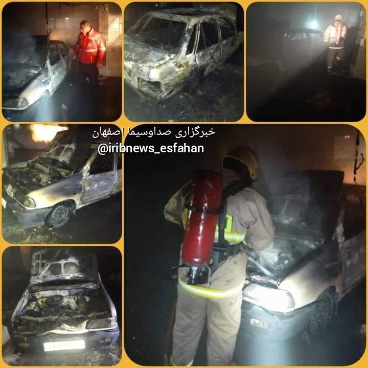 مهار حریق خودروی پراید در پارکینگ مجتمع مسکونی مهر فولادشهر
