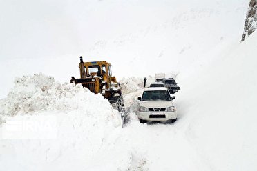 برف راه ۳۷۴ روستای آذربایجان غربی را بست