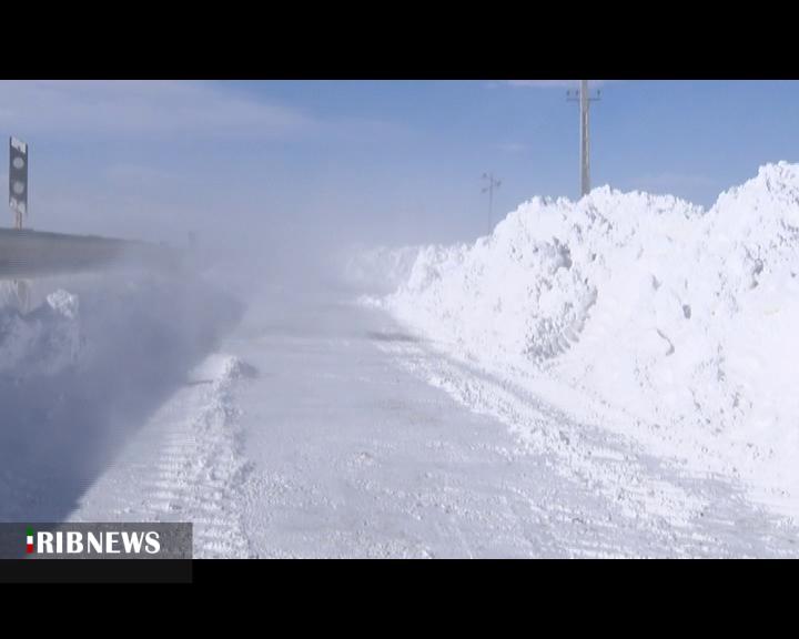 کولاک بی سابقه برف در جاده های استان