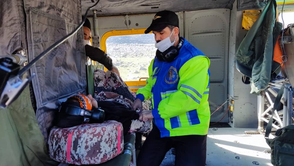پرواز بالگرد اورژانس هوایی برای کمک به دو بیمار در دارخلک دزفول