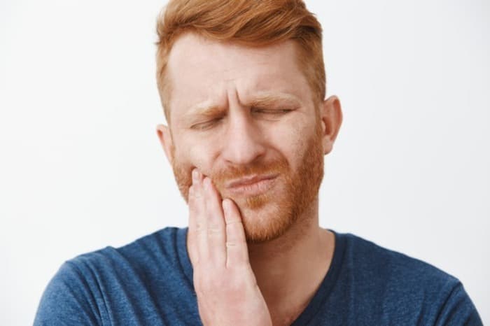 چرا دندان درد شب‌ها به سراغ مان می‌آید؟