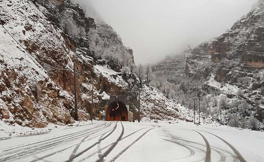 گردشگران بارِ سفر به منطقه تاراز نبندند/ برف ورودی منطقه را بست