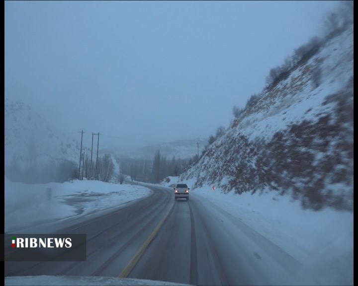 بارش برف و کولاک در جاده‌های شمال و شمال غرب فارس