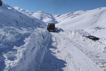 ۹۰ روستای مهاباد همچنان در محاصره برف