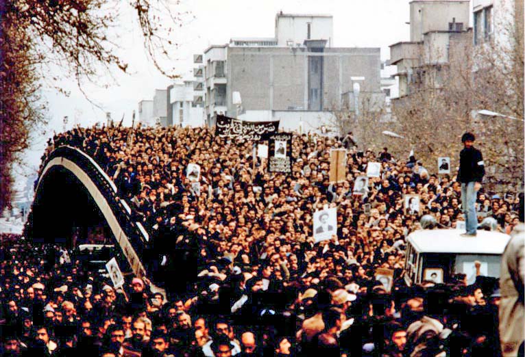 انقلاب اسلامی و احیای خودباروی جوان ایرانی