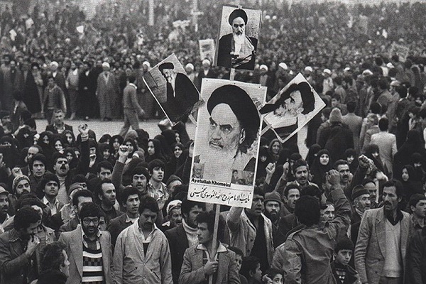 فرهنگ عاشورا و شهادت طلبی علل ماندگاری انقلاب اسلامی