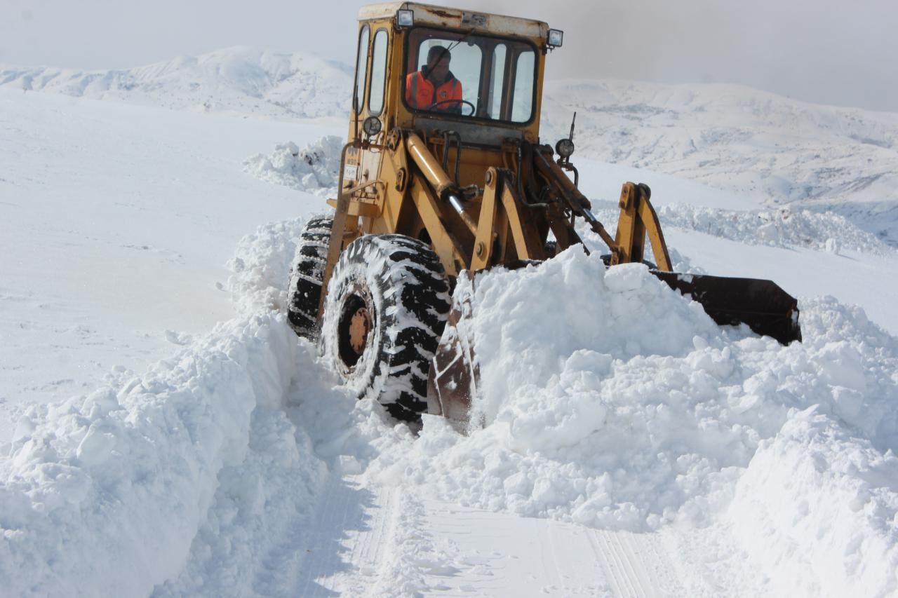 راه ۲۵ روستای خلخال بر اثر کولاک برف مسدود شد