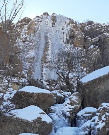 سرمای زمستان بر تن آبشارپیرغار