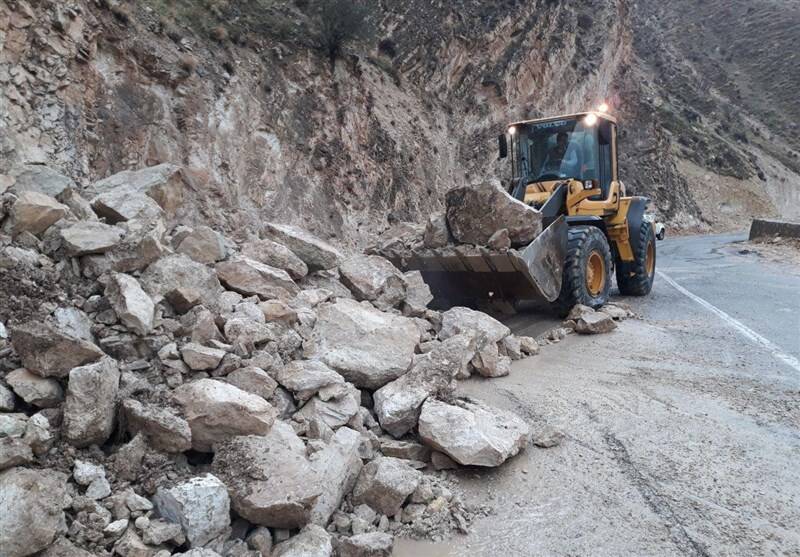 احتمال ریزش سنگ در محور‌های کوهستانی مازندران