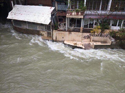 تخریب ساختمان های دو وزارتخانه و یک بنیاد در حریم رودخانه کرج