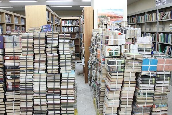 اهدای بیش از ۵۰ هزار جلد کتاب به نهاد‌های فرهنگی کشور