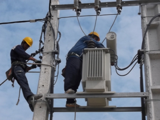 بهبود شبکه برق رسانی در حمیدیه