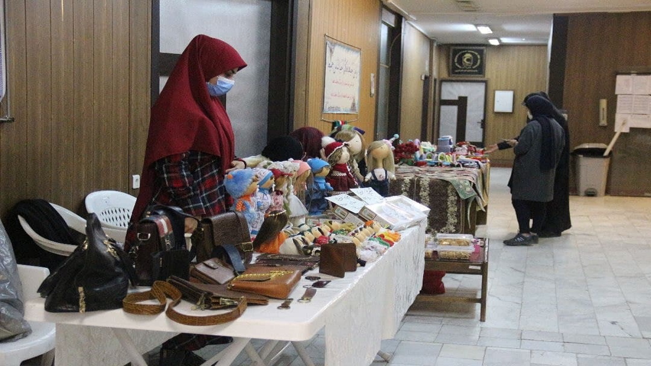 افتتاح بازارچه خیریه زنان در هلال احمر قزوین