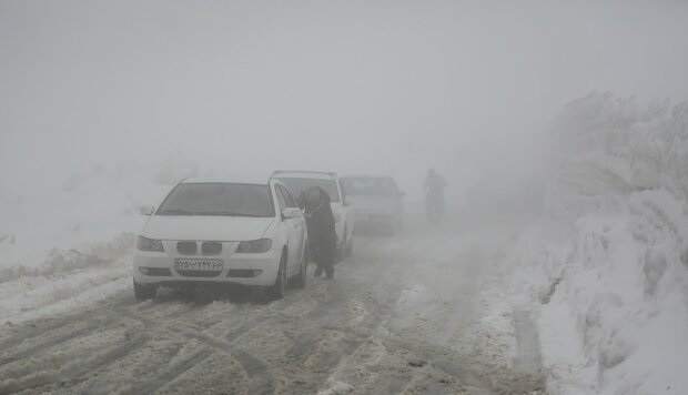 برف و کولاک در راه آذربایجان‌ شرقی
