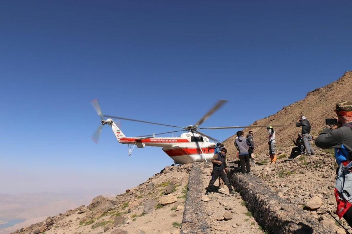 امداد هوایی به روستاییان در ارتفاعات هوفل پلنگی ایذه
