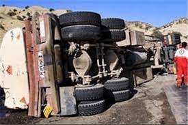 واژگونی کامیونت با بار لوازم یدکی در بزگراه شهید لشکری
