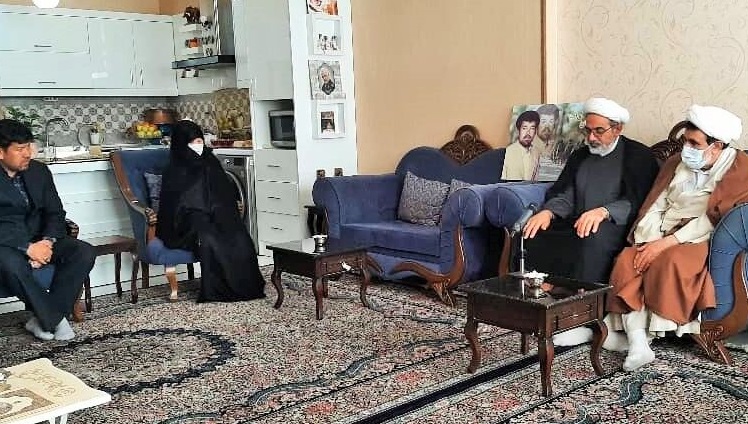 دیدار رییس سازمان قضایی نیرو‌های مسلح با خانواده یکی از شهدا در مشهد