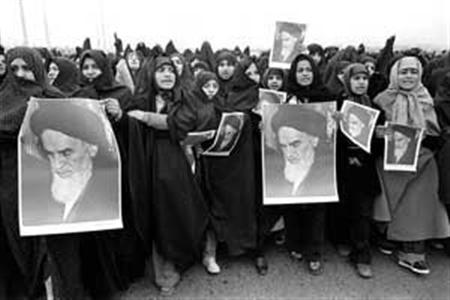 انقلاب اسلامی و هویت بخشی به زنان