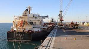 پهلوگیری کشتی حامل ۶۳هزار تن گندم در بندر امام خمینی