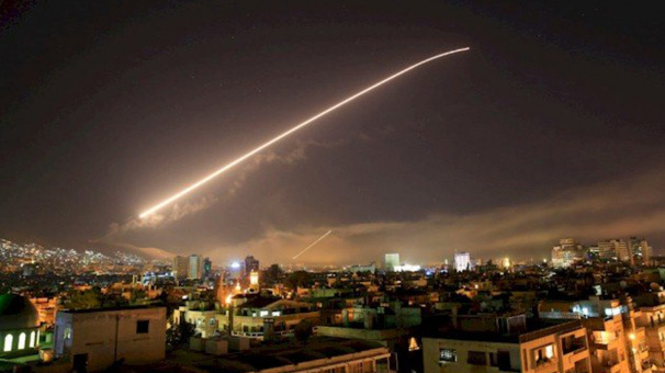 مقابله پدافند هوایی ارتش سوریه با اهداف متخاصم در لاذقیه