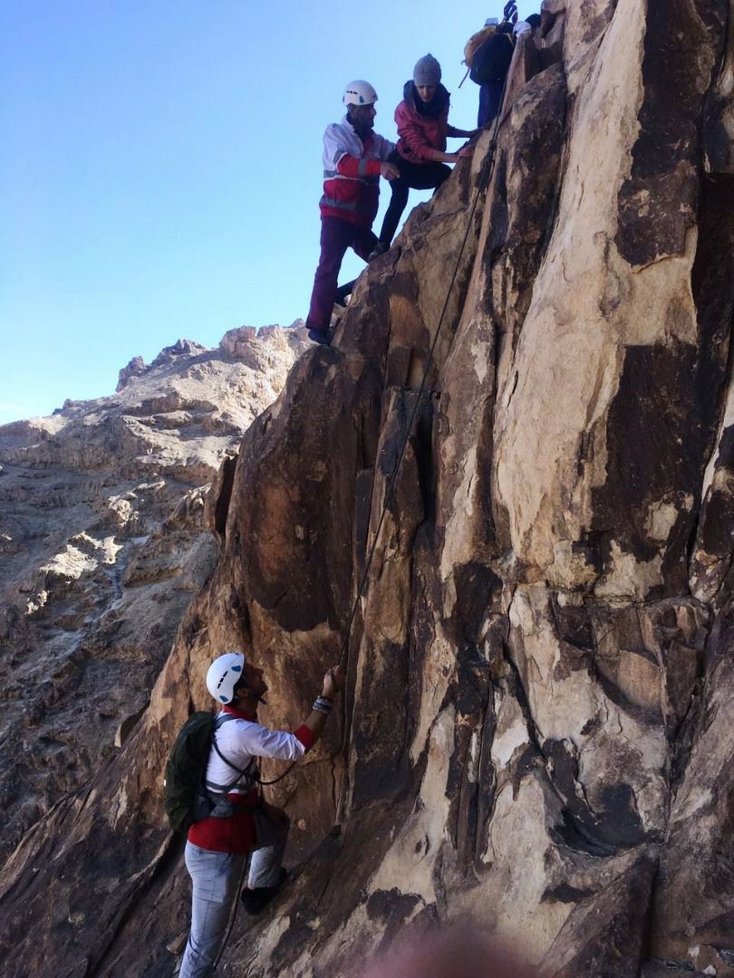 نجات جان یک تیم ۸ نفره کوهنوردی در ارتفاعات کوه ارنان