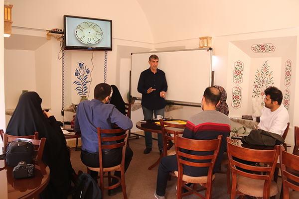 برگزاری کارگاه کوفی‌نویسی تزیینی روی سفال در یزد