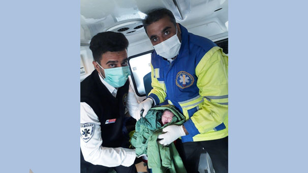 تولد نوزاد عجول بردسکنی در آمبولانس اورژانس۱۱۵