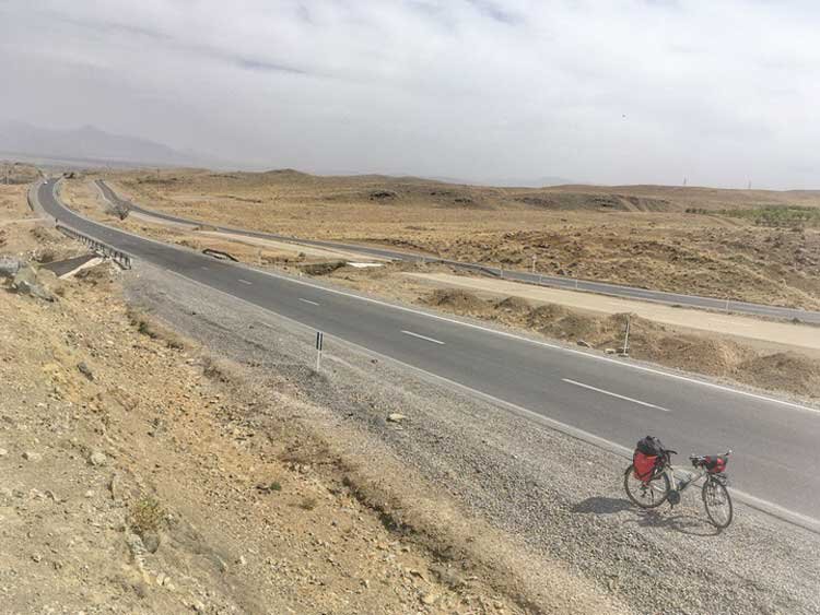 بلاتکلیف ماندن جاده روستای بیده به حسن آباد میبد